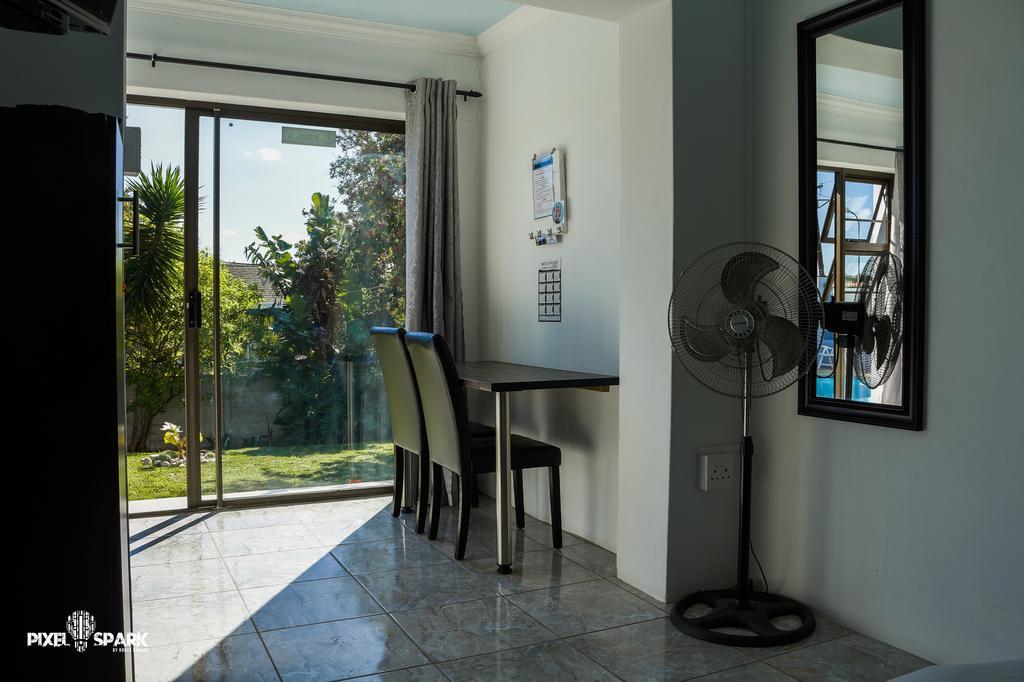 Tyday Accommodation Port Elizabeth Exteriör bild