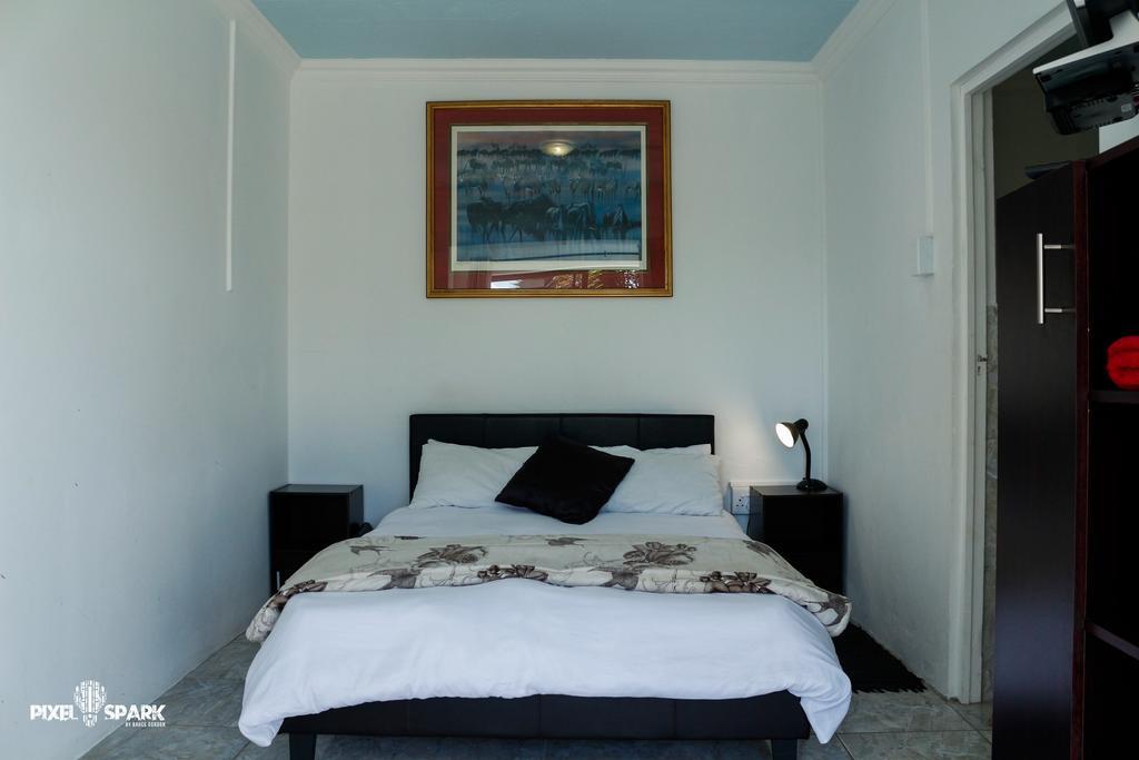 Tyday Accommodation Port Elizabeth Exteriör bild
