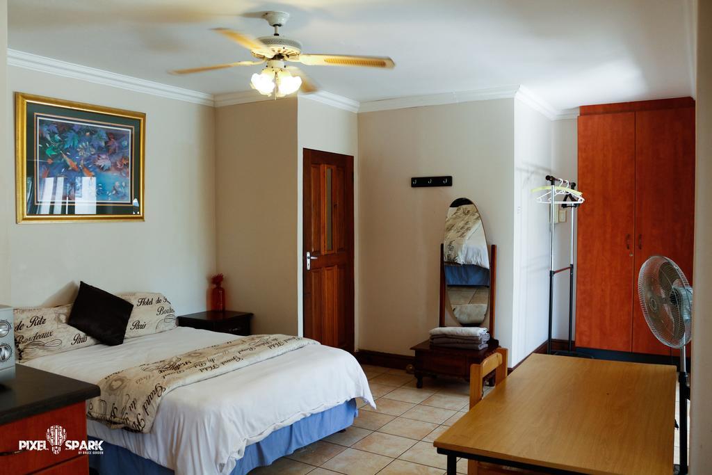 Tyday Accommodation Port Elizabeth Exteriör bild