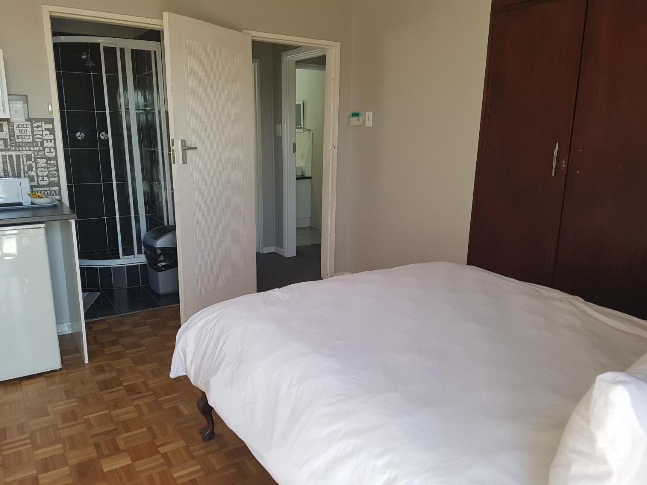 Tyday Accommodation Port Elizabeth Exteriör bild